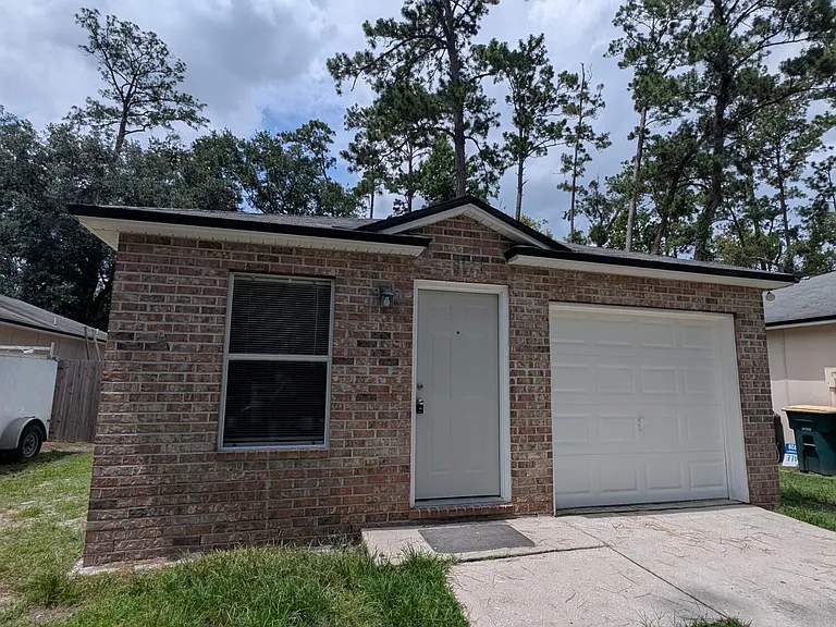 8173 Woods Ave — Photo 1