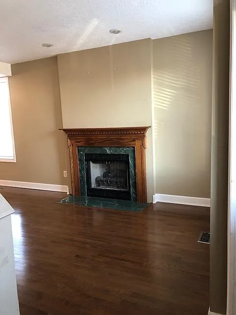 2 bed, 1.5 bath, 1400 sqft, $1,800 — Photo 4