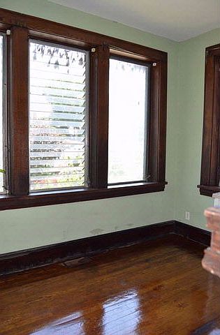 2nd image of 270 Lawrence Ave