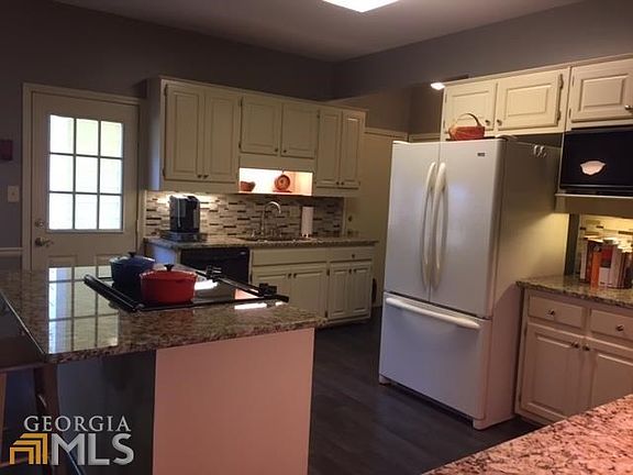 4th image of 707 Deerwood Dr