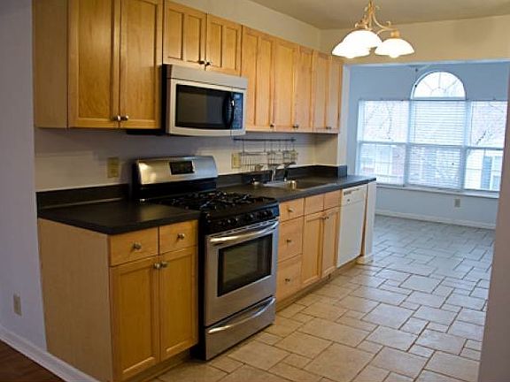 4th image of 1175 Church St SE