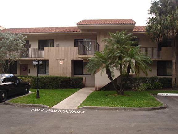 4th image of 9511 SW 1st Ct