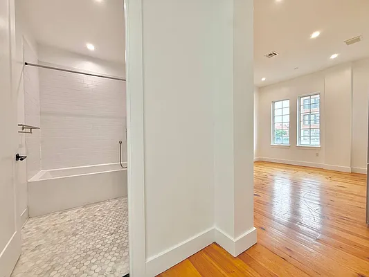 Bathroom, photo 1