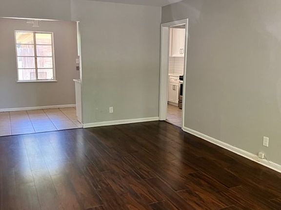 4th image of 300 Hammack Dr