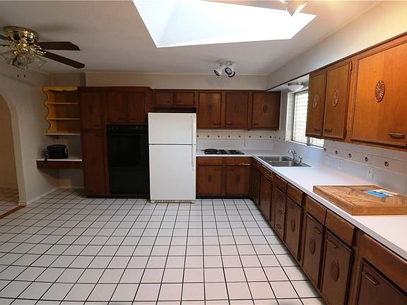 3rd image of 4510 Bluebelle Ln