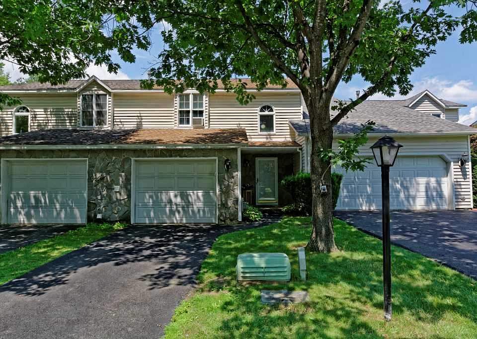 1st image of 10 Ashwood Ct