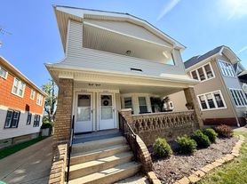 2163 Chesterland Ave, Lakewood, OH