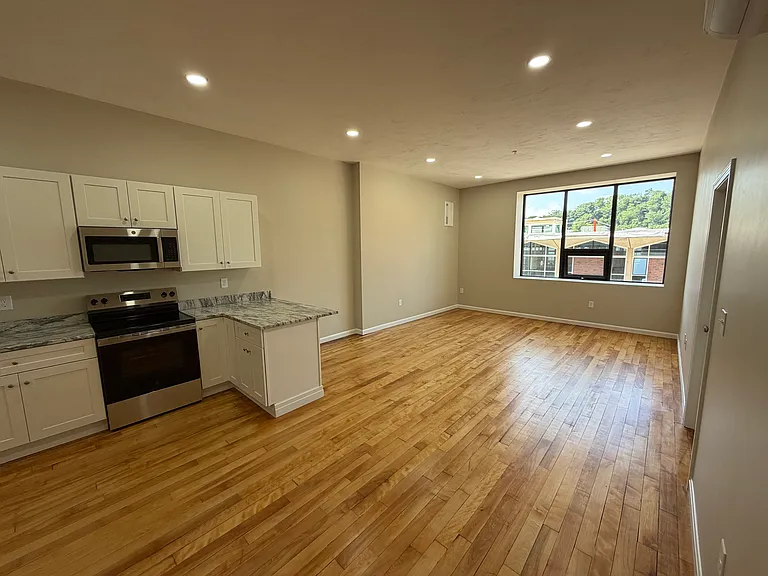 639 Main St #207 — Photo 4