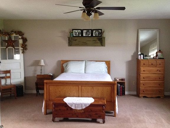 Master bedroom
						:
						HUGE master bedroom