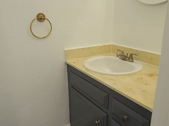 4th image of 727 N Eucalyptus Ave APT 6