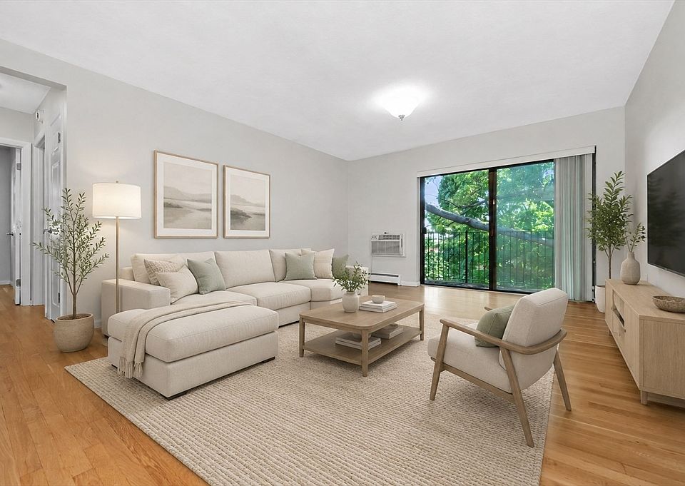 1st image of 10 Linda Ln APT 4-2