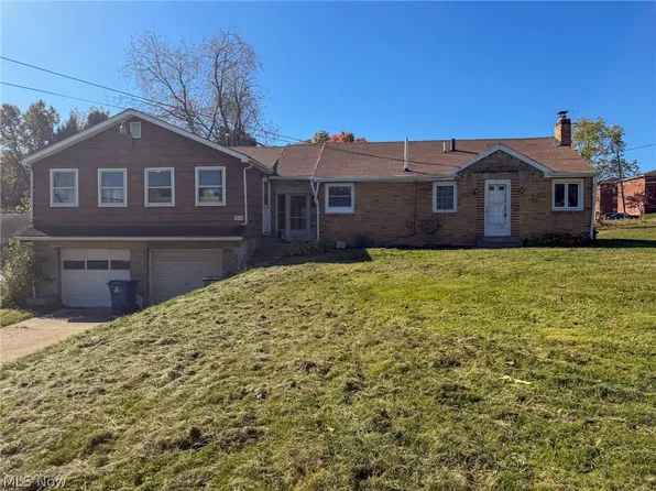 1292 Bedford Rd, Masury, OH 44438