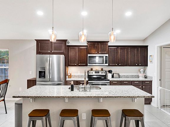 5th image of 4304 Village Oak Ln