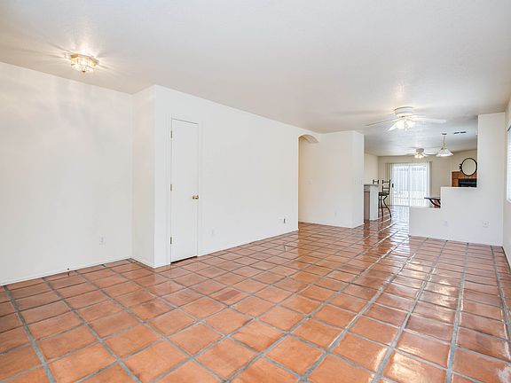 4th image of 1640 E Saint Thomas St