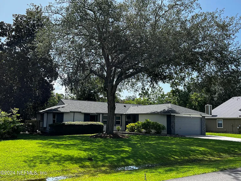 6137 Island Forest Dr — Photo 1