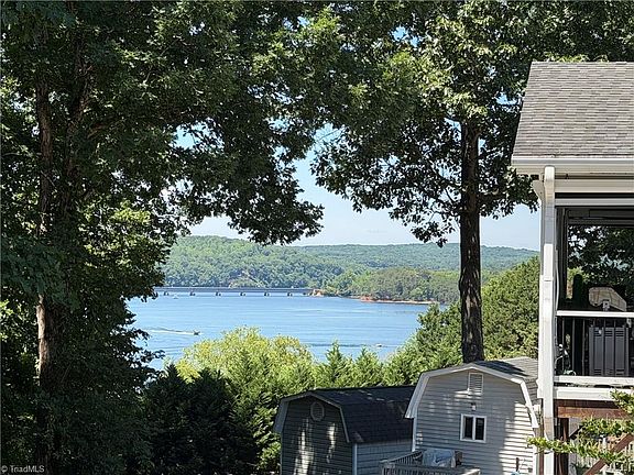 4th image of 113 Lake View Dr