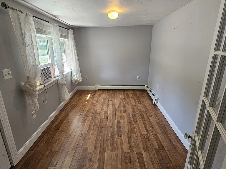 13 Otis St — Photo 5