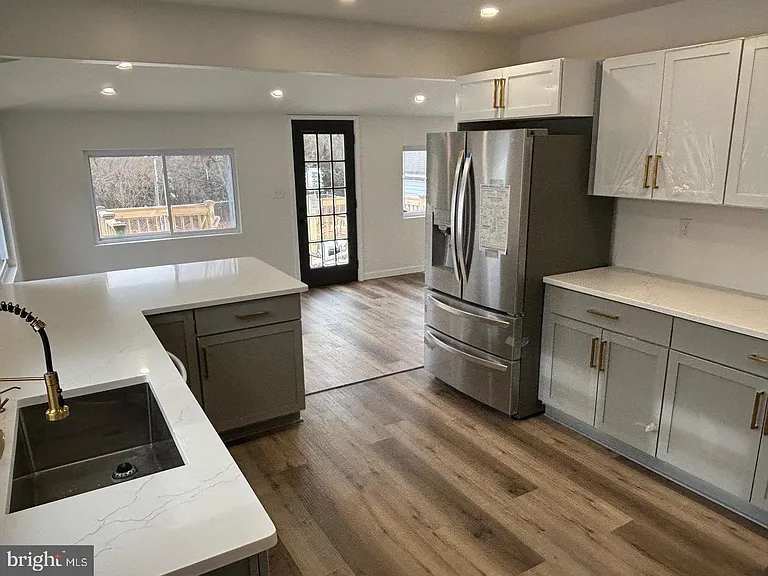 1019 S Broadway — Photo 12