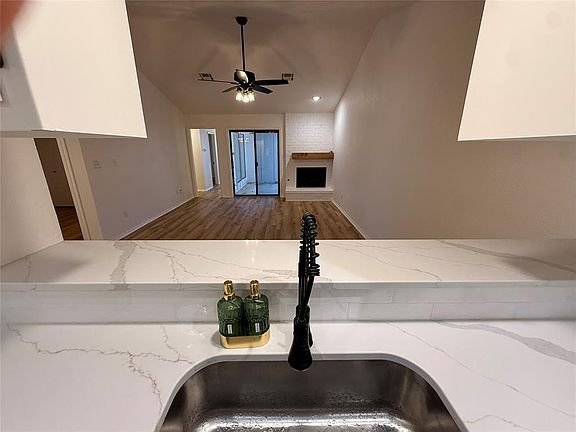 3rd image of 4011 Potomac Dr
