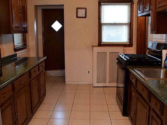 5th image of 254 Bement Ave