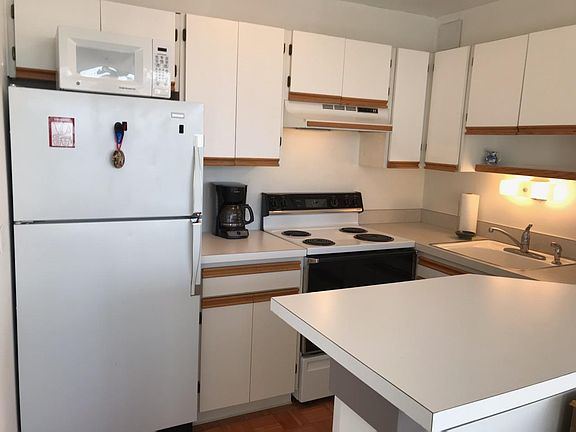 4th image of 2740 N Pine Grove Ave APT 7D