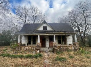 710 11th St, Mena, AR 71953