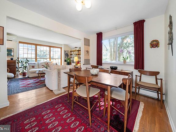 5th image of 55 Woodhill Ct