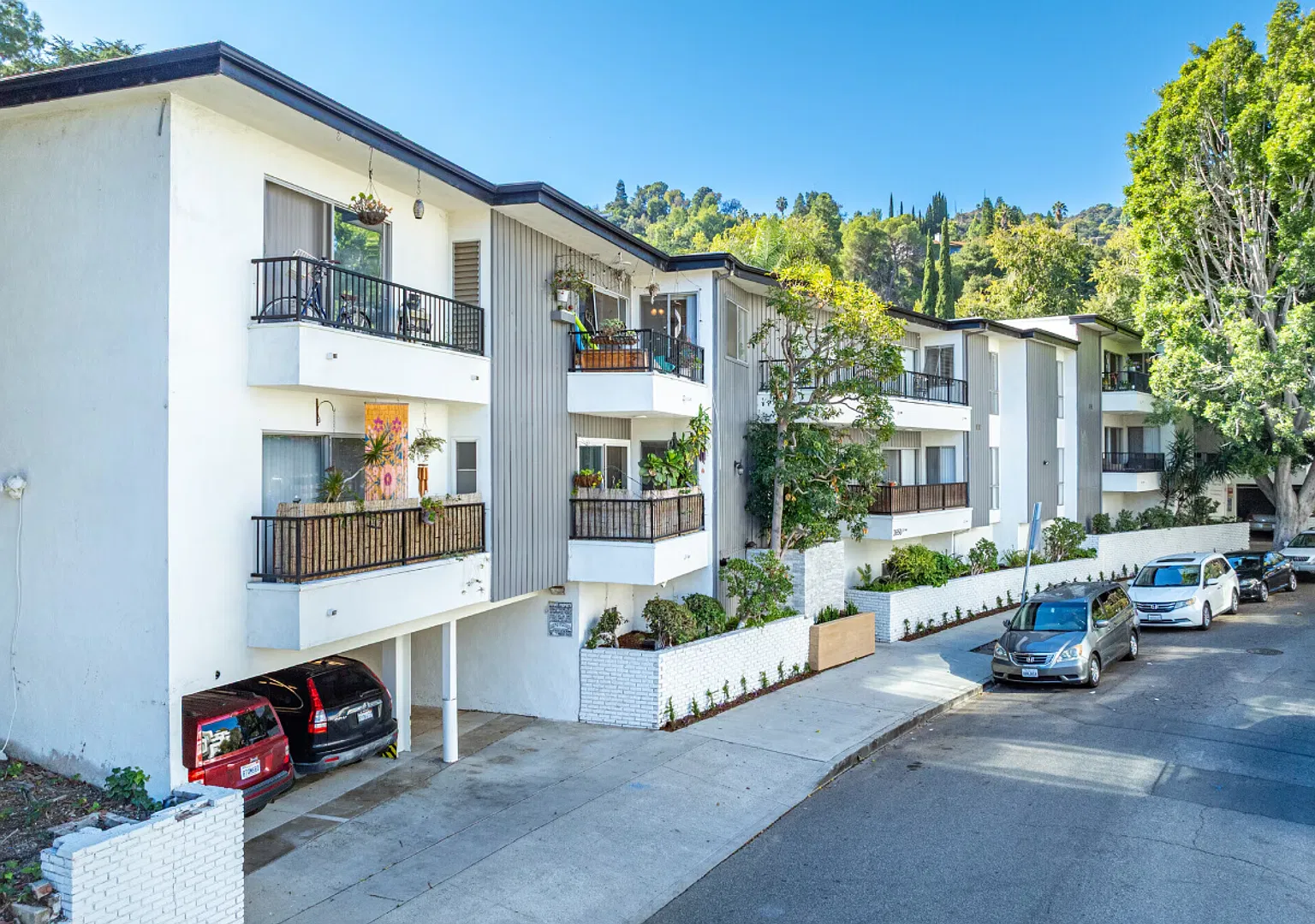 The Regal Villa Apts...Gorgeous Newly Remodeled 2 Bedroom.. Prime Location! CALL NOW! — Photo 4