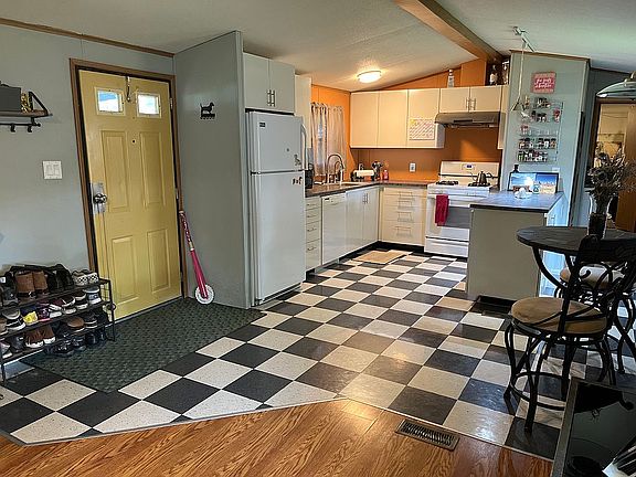 5th image of 29 Bernwood Dr