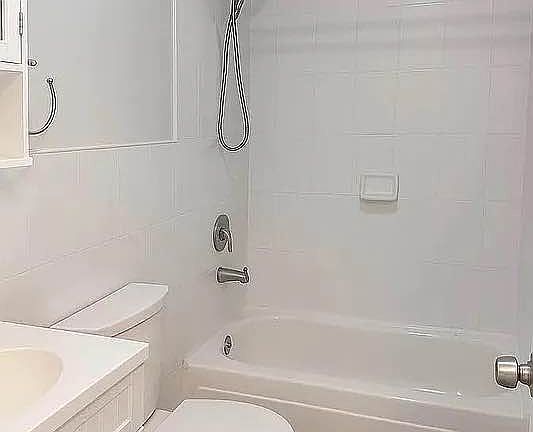 5th image of 987 Halsey St APT 1