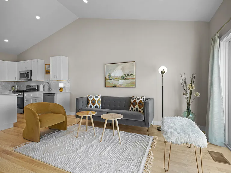 Hillsgrove at City Centre — Photo 7