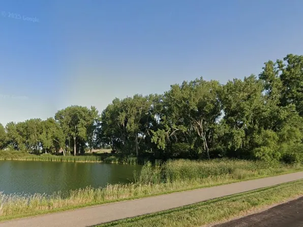 8 Marrs Beach Ln, Madison, SD 57042