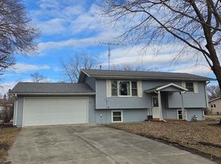 615 Southwood Dr, Manson, IA 50563