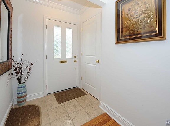 2nd image of 13-36 Jerome Pl #1X