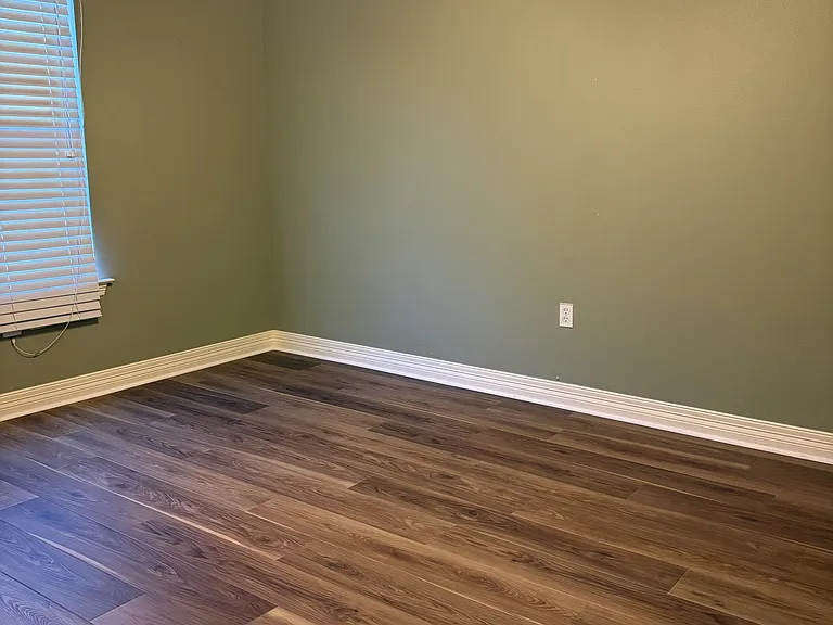 918 W Dixson St — Photo 16