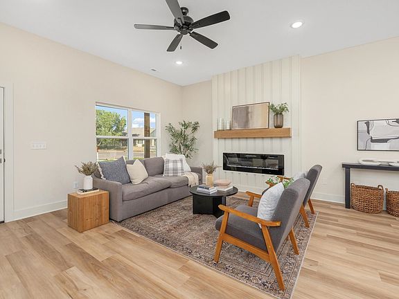 4th image of 701 N Wheatland Pl