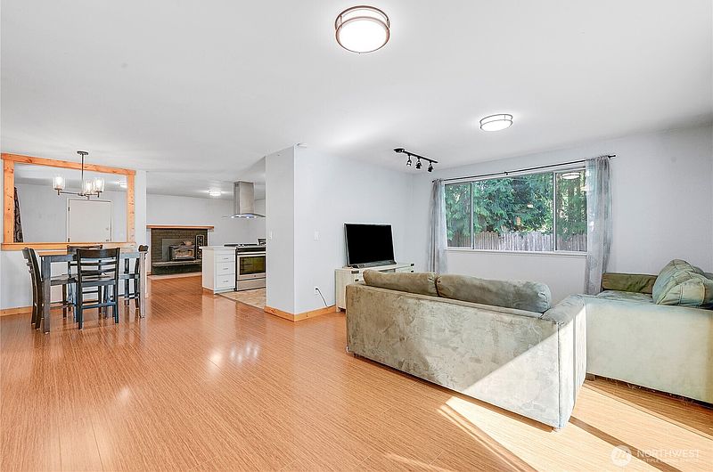 3rd image of 40 Candace Road