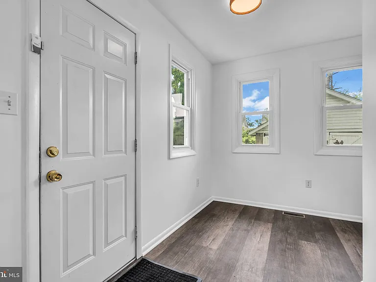 110 Delaware Ave — Photo 11
