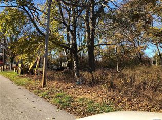 19 W Narcissus Rd, Mastic Beach, NY 11951