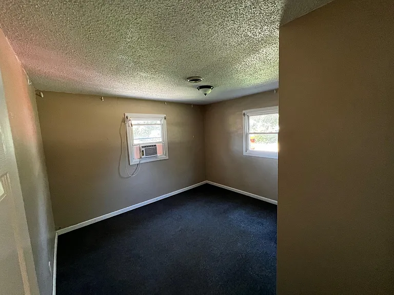 670 N 9th Ave — Photo 9