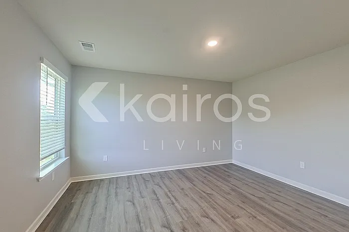 1111 Freedom Pkwy — Photo 18