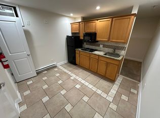 627 S 10th St #1R, Philadelphia, PA 19147