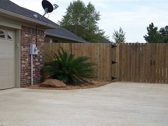 2nd image of 1906 Lost Wood Ln