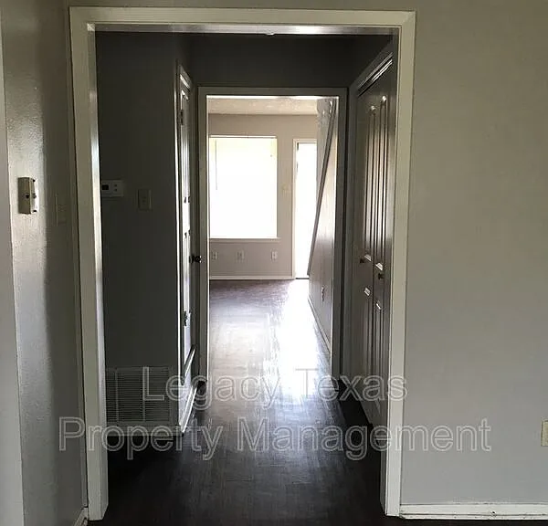 1401 Courtney Pl #C — Photo 7