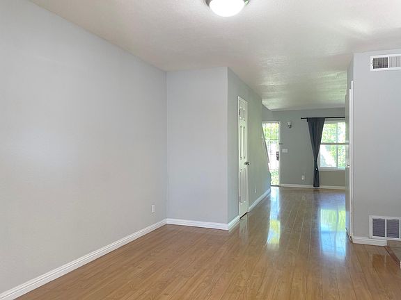 5th image of 5090 Plaza Corona