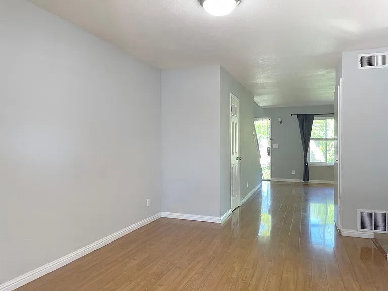 5090 Plaza Corona — Photo 5