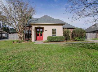 9041 Willow Point Dr, Denham Springs, LA 70726
