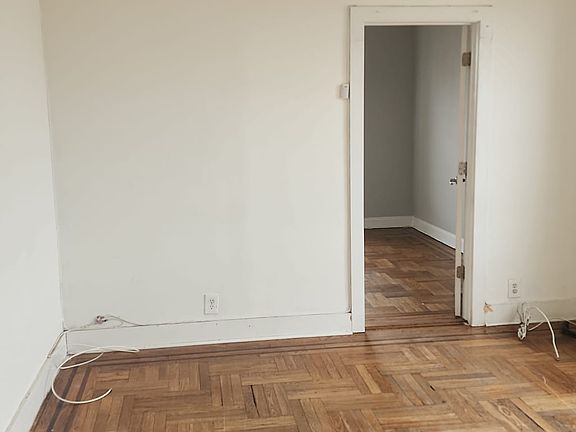 4th image of 1642 W 11th St #B2