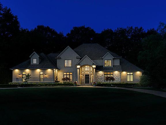 2nd image of 6633 Highland Lakes Pl