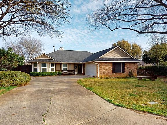2nd image of 689 Savanna Dr